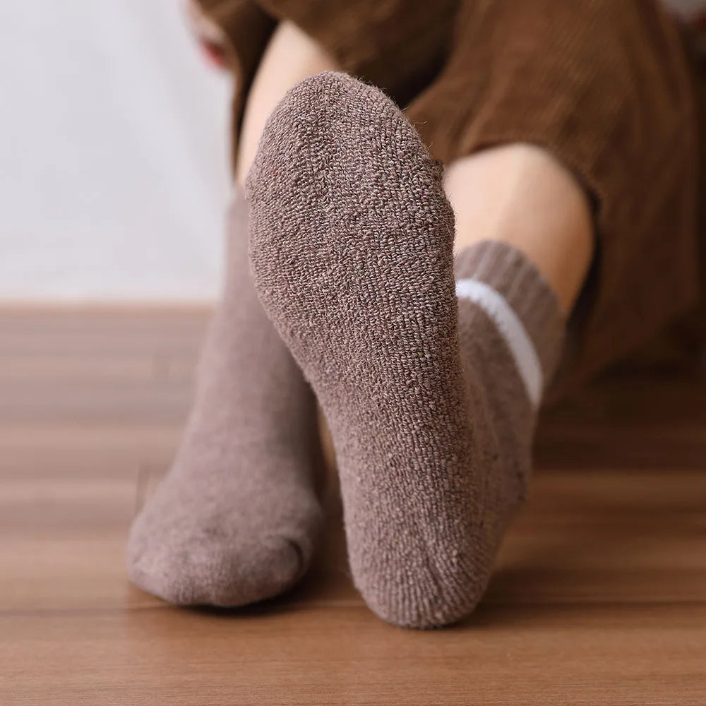 Winter Women's Thick Warm Harajuku Retro Socks – Cozy 25% Wool Cotton Blend (5 Pairs)